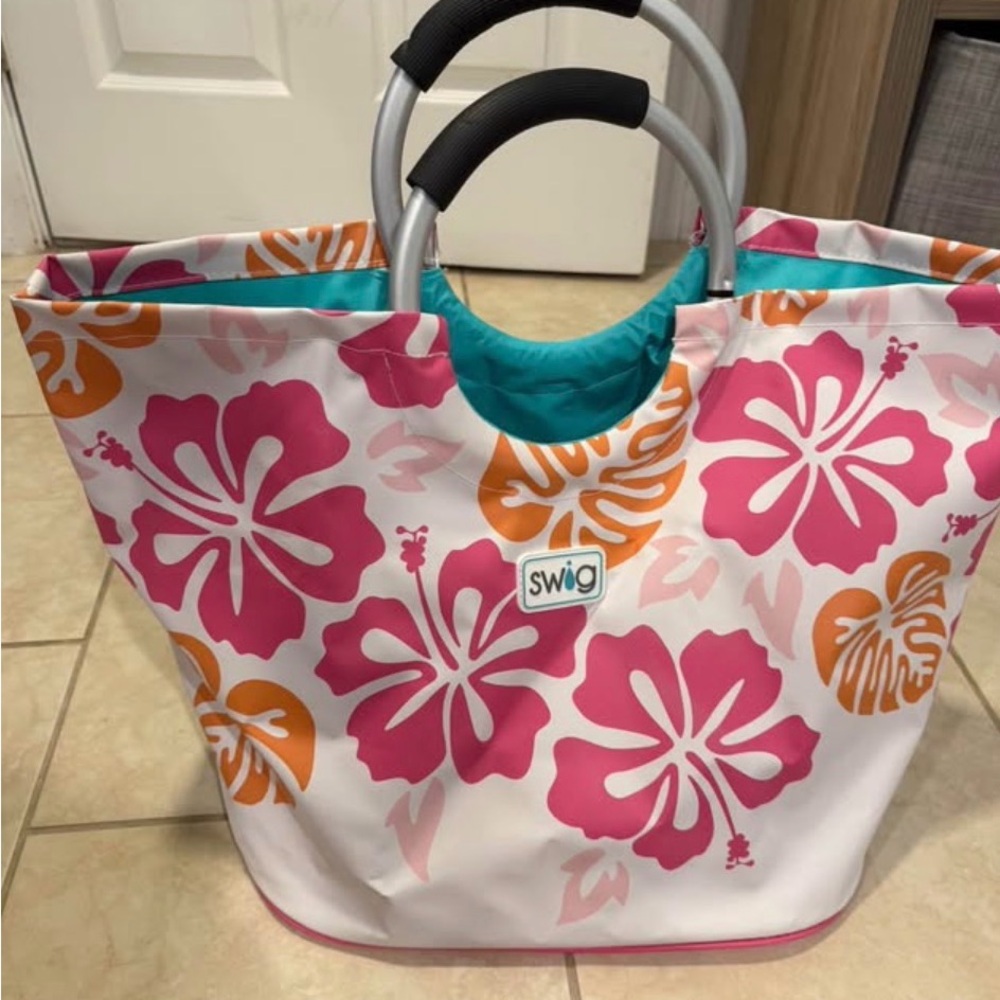 Like New Swig Life Tote / Beach Bag